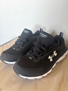 Womens Under Armour shoes Size US8